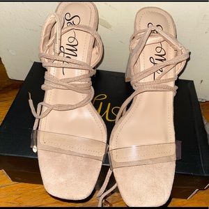 Lace up high heels, squared heel